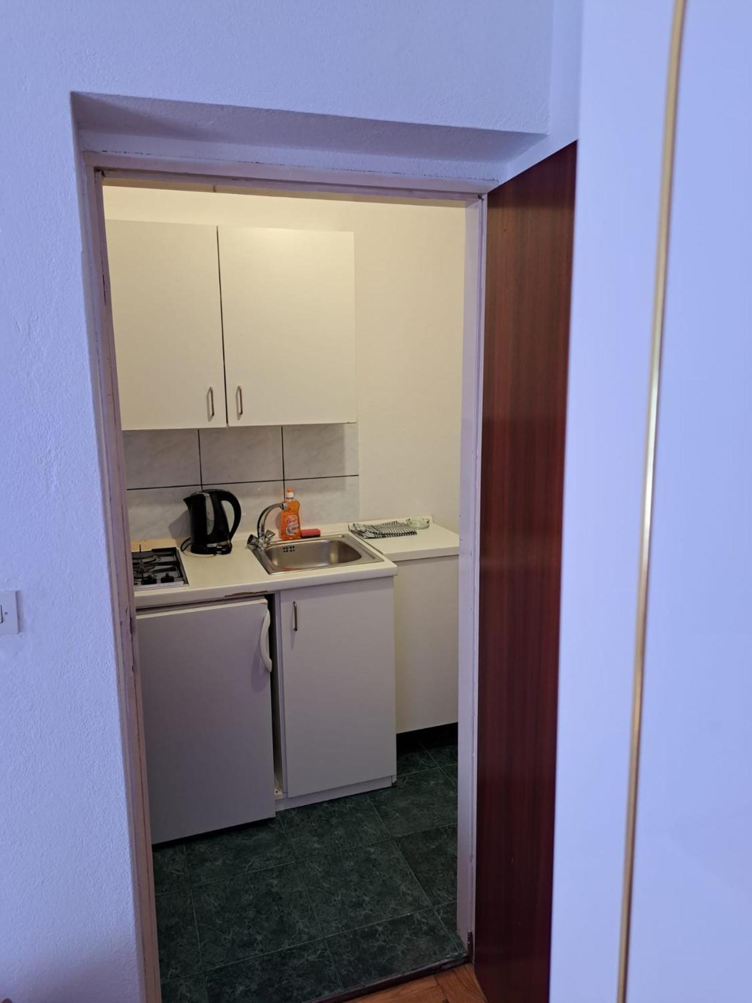 Apartment 9 *