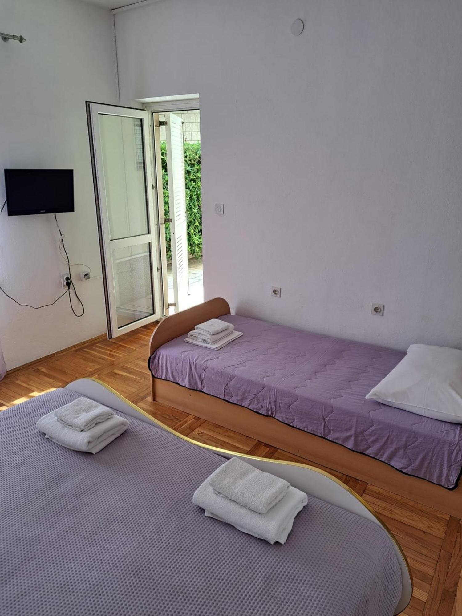 9 * Makarska