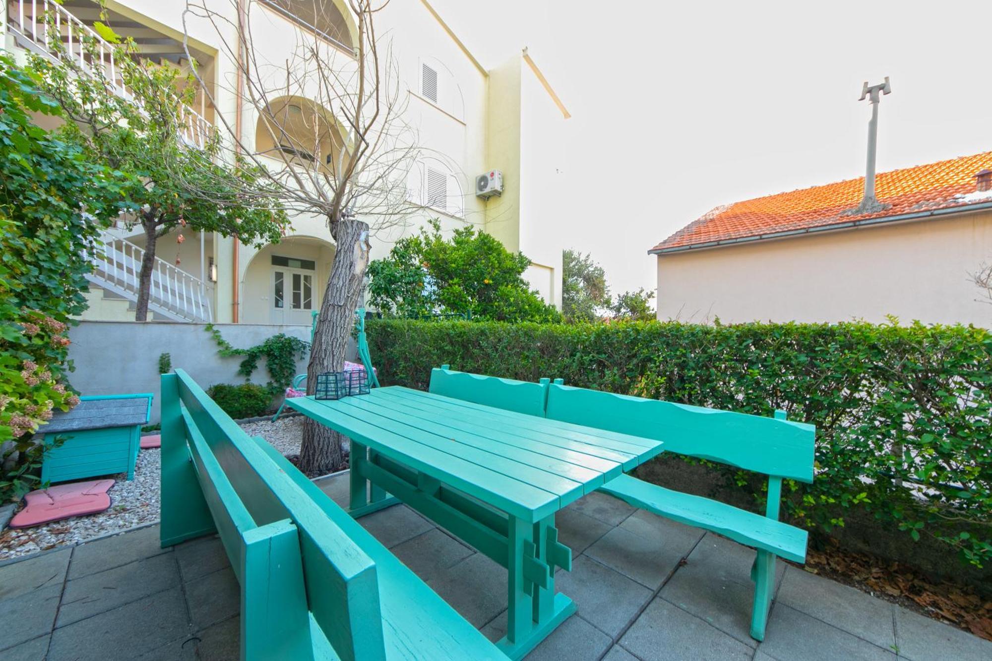 9 * Makarska